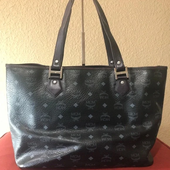 MCM Lion Princess Tote - Picture 2 of 12